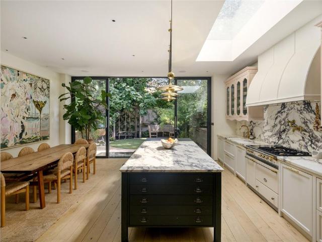 6 bedroom house for sale