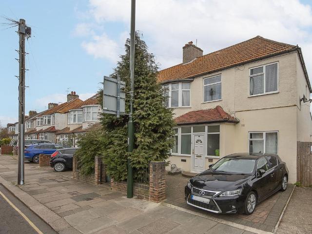 6 bedroom house for sale
