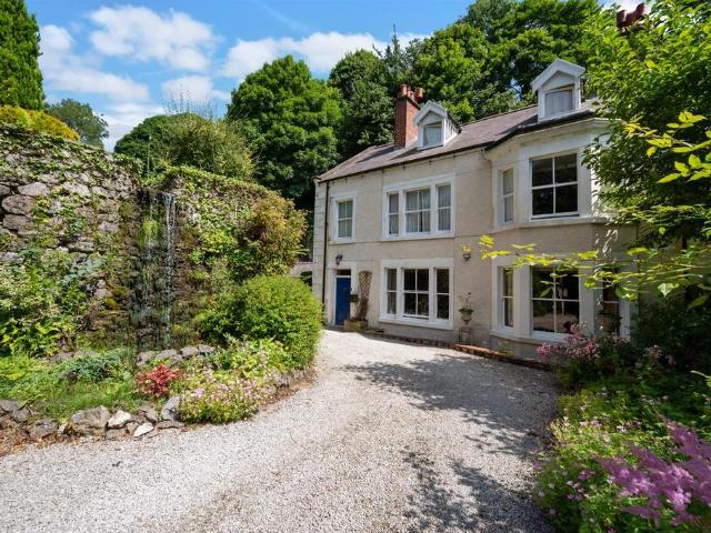 6 bedroom house for sale