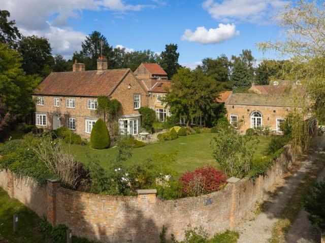 6 bedroom house for sale