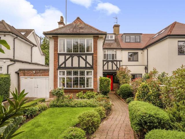 6 bedroom house for sale