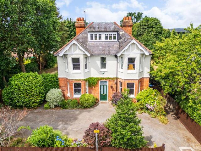 6 bedroom detached house for sale