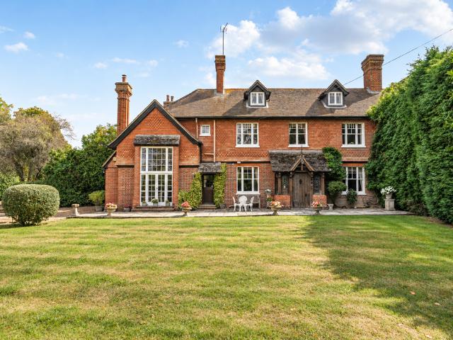 6 bedroom house for sale