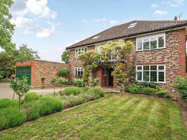 6 bedroom detached house for sale