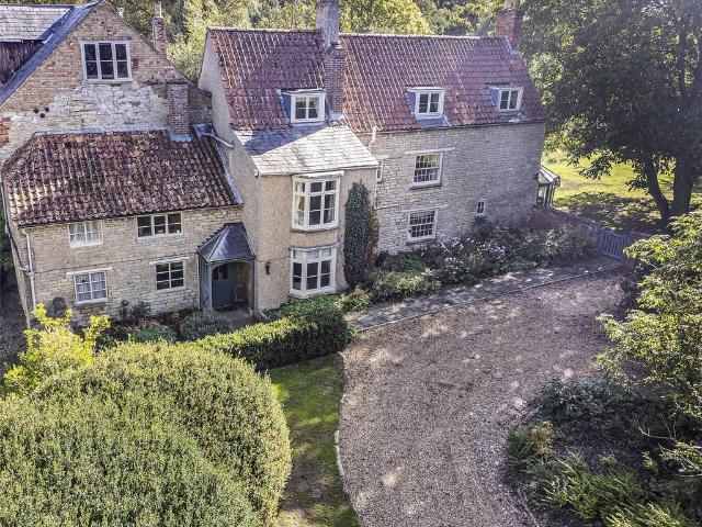 6 bedroom house for sale