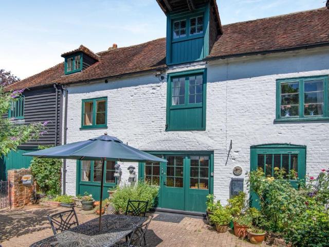 6 bedroom house for sale