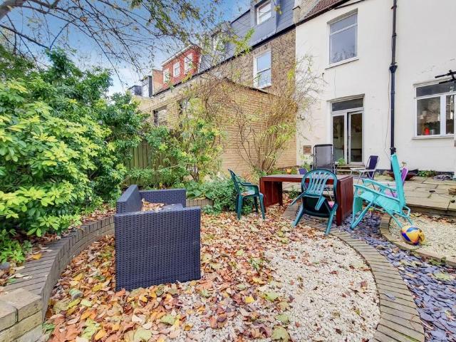 6 bedroom house for sale