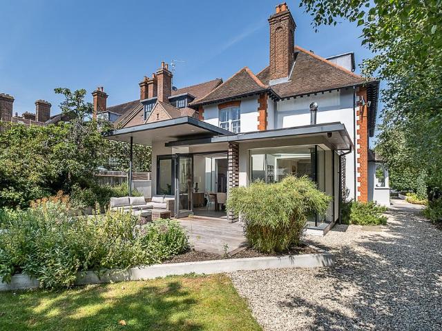 6 bedroom house for sale