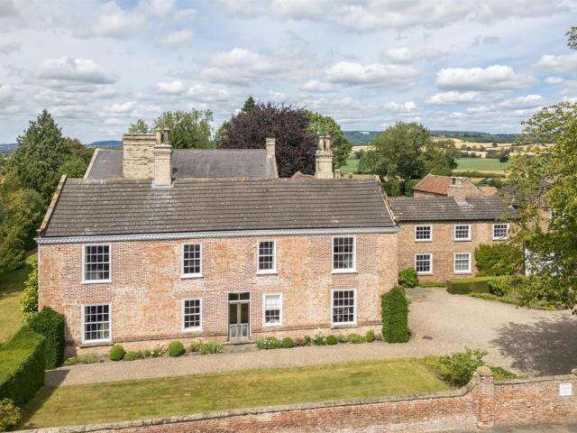 6 bedroom house for sale