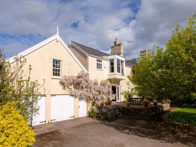 6 bedroom house for sale
