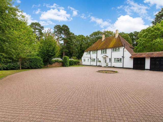 6 bedroom house for sale