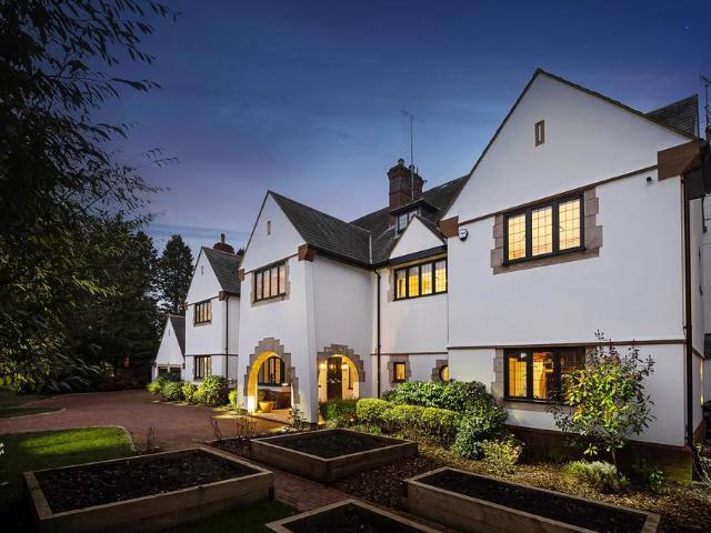 6 bedroom house for sale