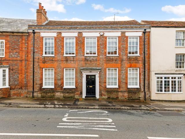 6 bedroom house for sale