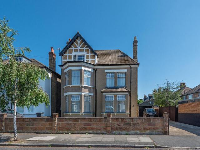 6 bedroom house for sale