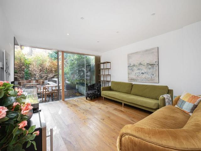 6 bedroom house for sale