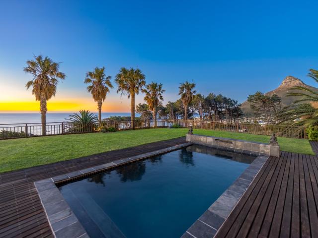 6 Bedroom House For Sale in Camps Bay