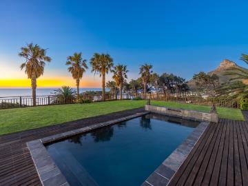 6 Bedroom House For Sale in Camps Bay