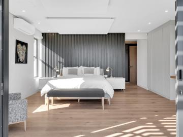 6 Bedroom House For Sale in Camps Bay