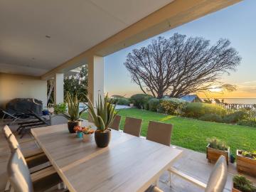 6 Bedroom House For Sale in Camps Bay