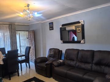 6 Bedroom House For Sale in Chatsworth Central