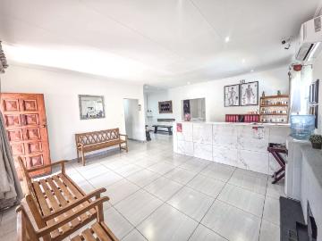 6 Bedroom House For Sale in Clubview
