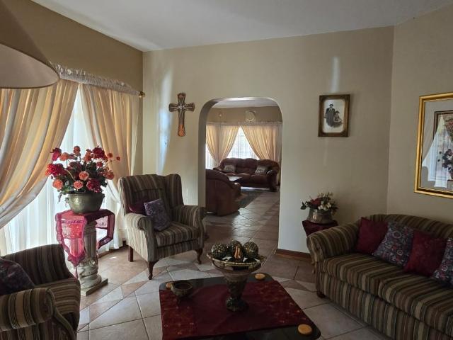 6 Bedroom House For Sale in Amandasig