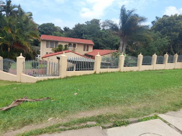 6 Bedroom House For Sale in Amanzimtoti