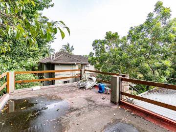 6 Bedroom House For Sale in Amanzimtoti