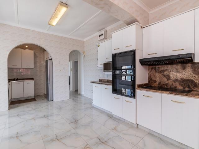 6 Bedroom House For Sale in Athlone Park