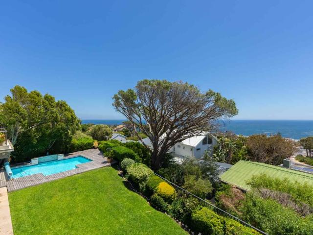 6 Bedroom House For Sale in Bakoven