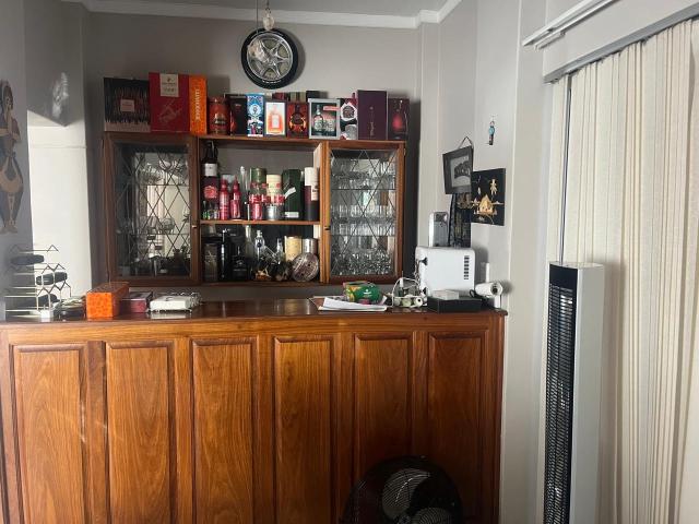 6 Bedroom House For Sale in Balmoral