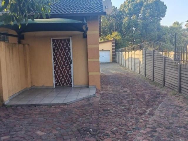 6 Bedroom House For Sale in Bardene