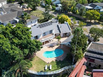 6 Bedroom House For Sale in Beacon Bay