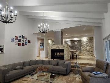 6 Bedroom House For Sale in Bedfordview
