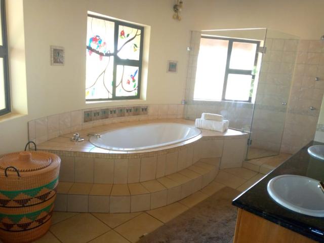 6 Bedroom House For Sale in Bela Rural
