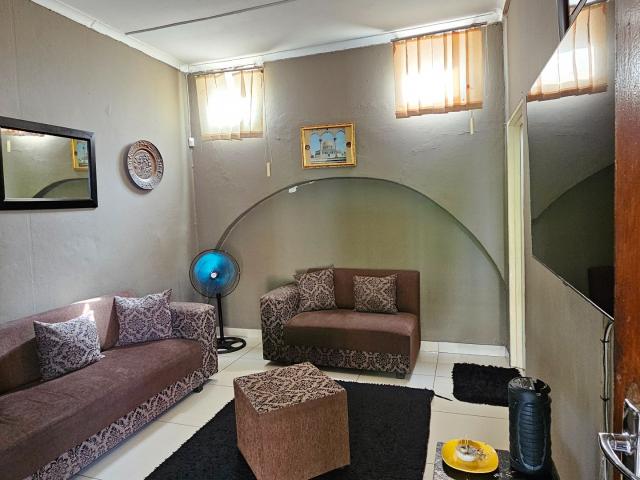 6 Bedroom House For Sale in Belfort Estate