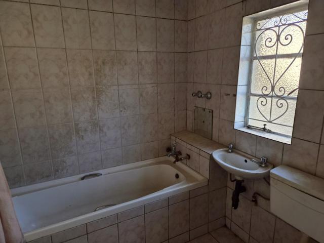 6 Bedroom House For Sale in Benoni Central