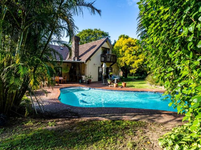 6 Bedroom House For Sale in Berea
