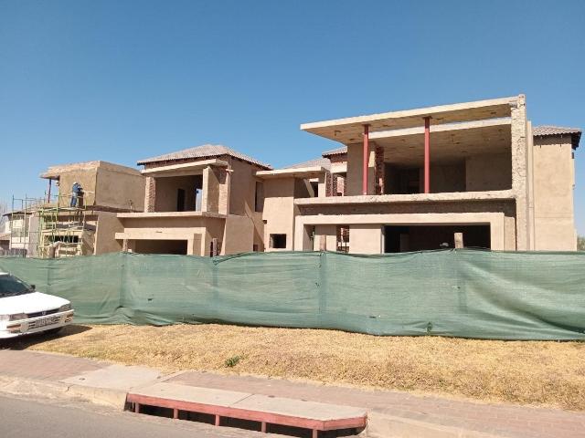6 Bedroom House For Sale in Blue Valley Golf Estate