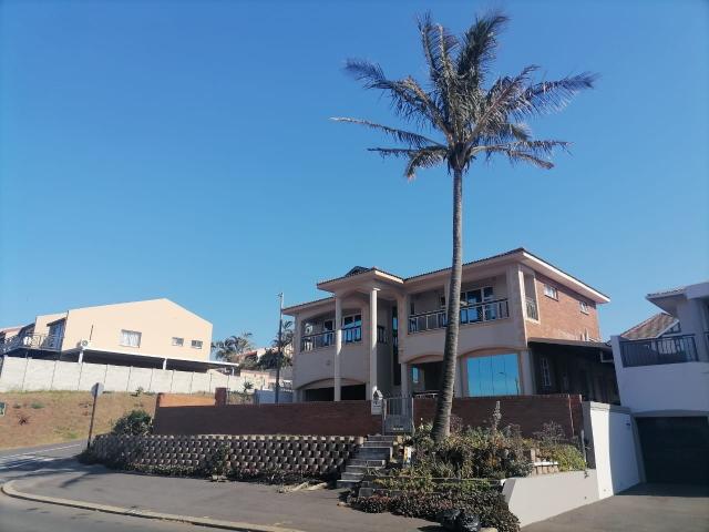 6 Bedroom House For Sale in Bluff