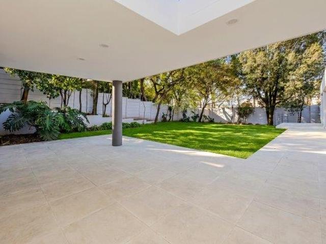 6 Bedroom House For Sale in Bryanston