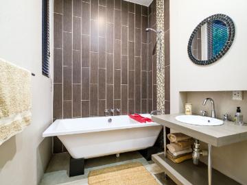 6 Bedroom House For Sale in Bryanston
