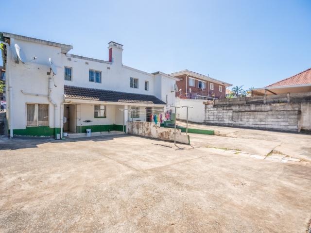 6 Bedroom House For Sale in Bulwer