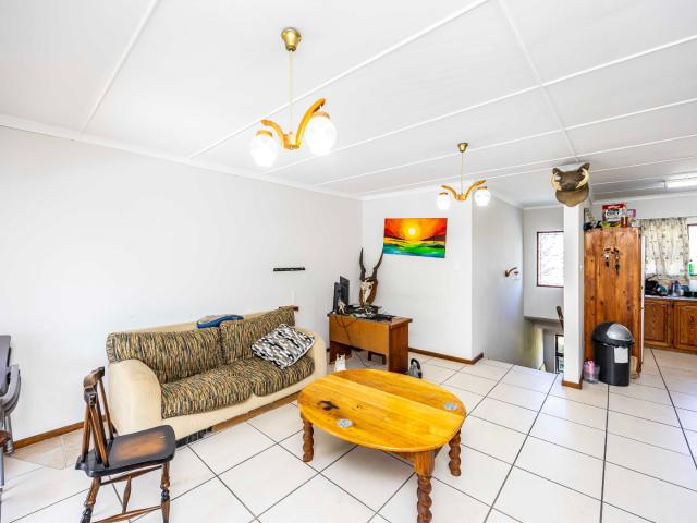 6 Bedroom House For Sale in Gonubie