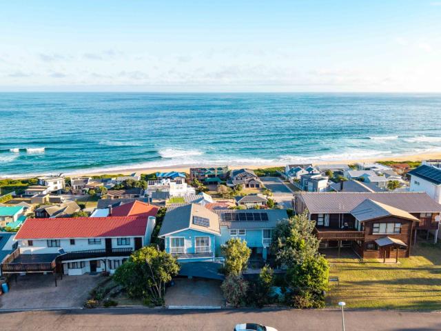 6 Bedroom House For Sale in Glentana