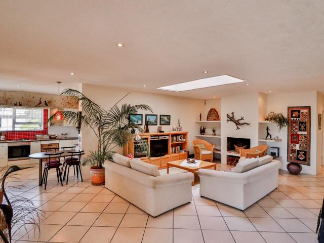 6 Bedroom House For Sale in De Kelders