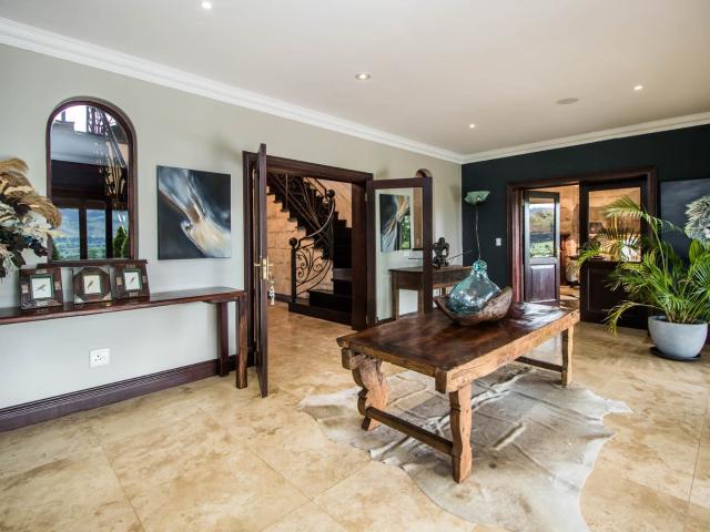6 Bedroom House For Sale in Dullstroom