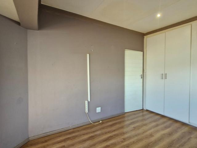 6 Bedroom House For Sale in Elarduspark