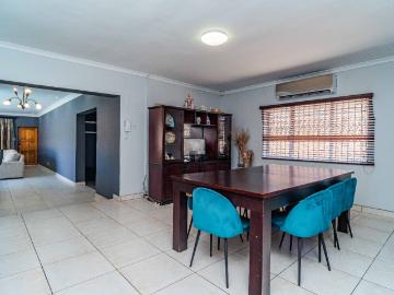 6 Bedroom House For Sale in Escombe