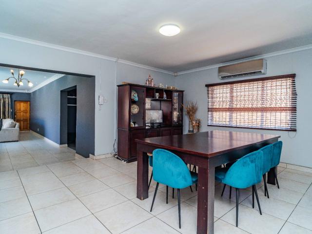 6 Bedroom House For Sale in Escombe